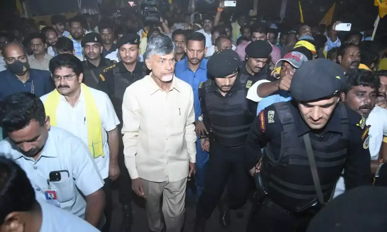 Anaparthy: Police stop Naidu’s convoy; former CM walks 7 km to address public meeting