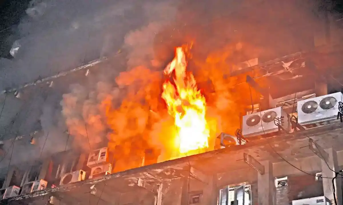 Secunderabad: Massive fire breaks out at Swapnalok Complex; 6 dead, 10 rescued