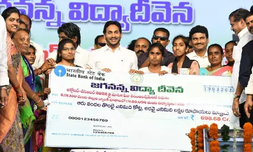 AP CM YS Jagan Mohan Reddy along with the students during Jagananna Vidya Deevena programme in Tiruvuru, NTR district.