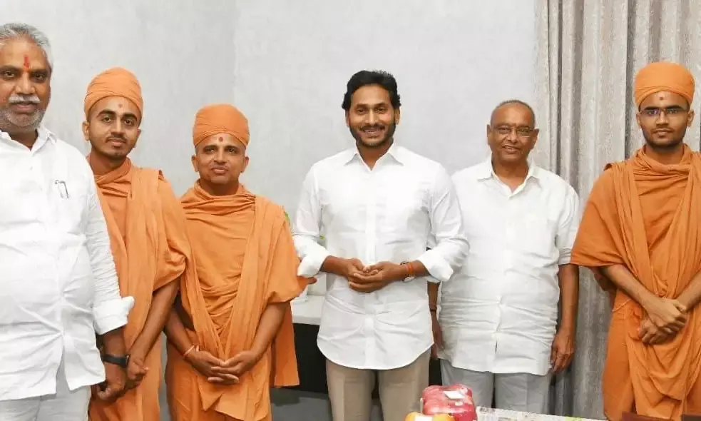 Representatives of Shree Swaminarayan Gurukul Trust with AP chief minster YS Jagan Mohan Reddy