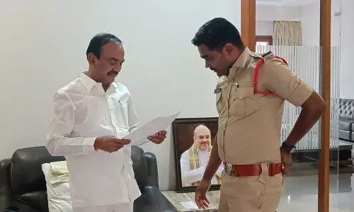 Kamalapur Sub-Inspector issued the notice to Etala Rajender