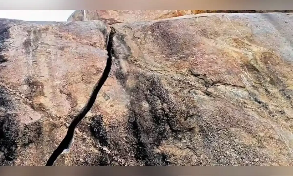 Rock split due to heat in Kurnool