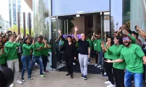 Apple opens its India store in Mumbai