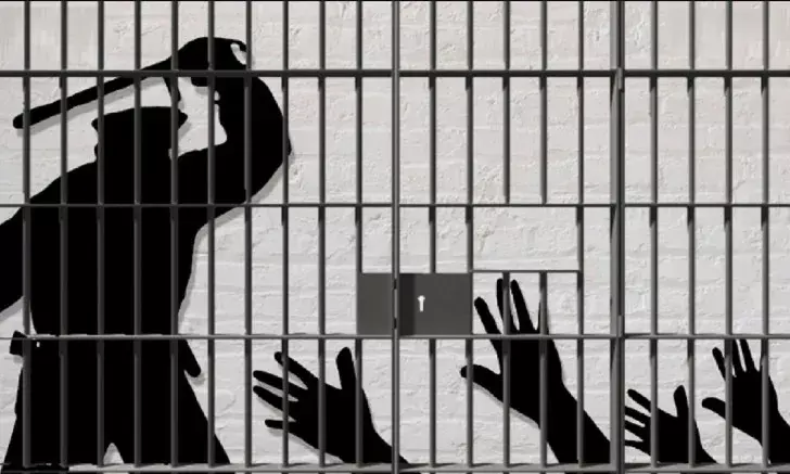 Auto driver lock up death: Telangana HC issues notice to state, DGP