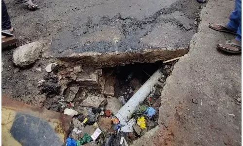 Secunderabad: Girl dies after slipping into broken pathway; people blame GHMC
