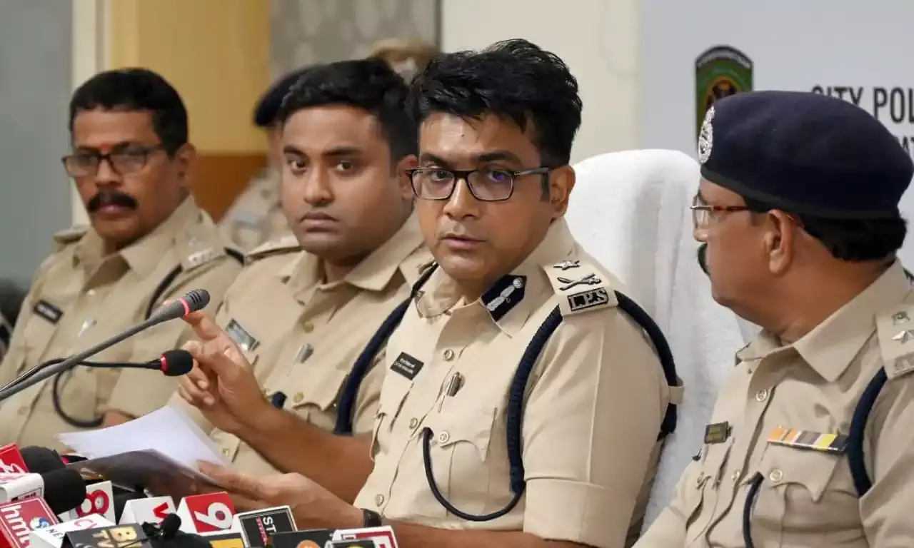 Vizag city police commissioner CM Thrivikram Varma addressing media on illegal kidney racket case