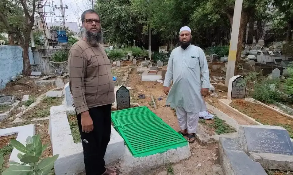 Padlocked grave which is claimed to be from Pakistan is located in Madannapet in Hyderabad