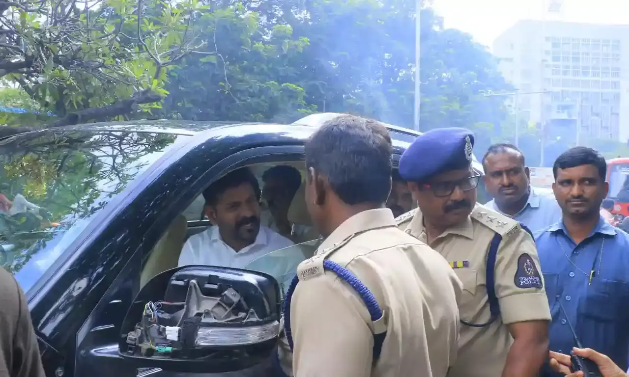 Telangana: Revanth Reddy prevented from going inside the secretariat building