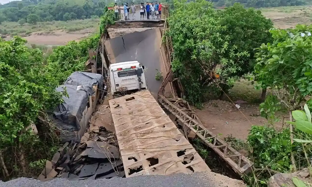 Srikakulam: British-era bridge collapses; 70-tonne truck plunges into water
