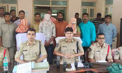 ASR district police arrested a gang of five who posed as Maoists