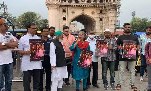 āActivists Network of Hyderabad,ā staged a flash protest near Charminar on Saturday to condemn the alleged attack on protesting wrestlers at Jantar Mantar by the Delhi police