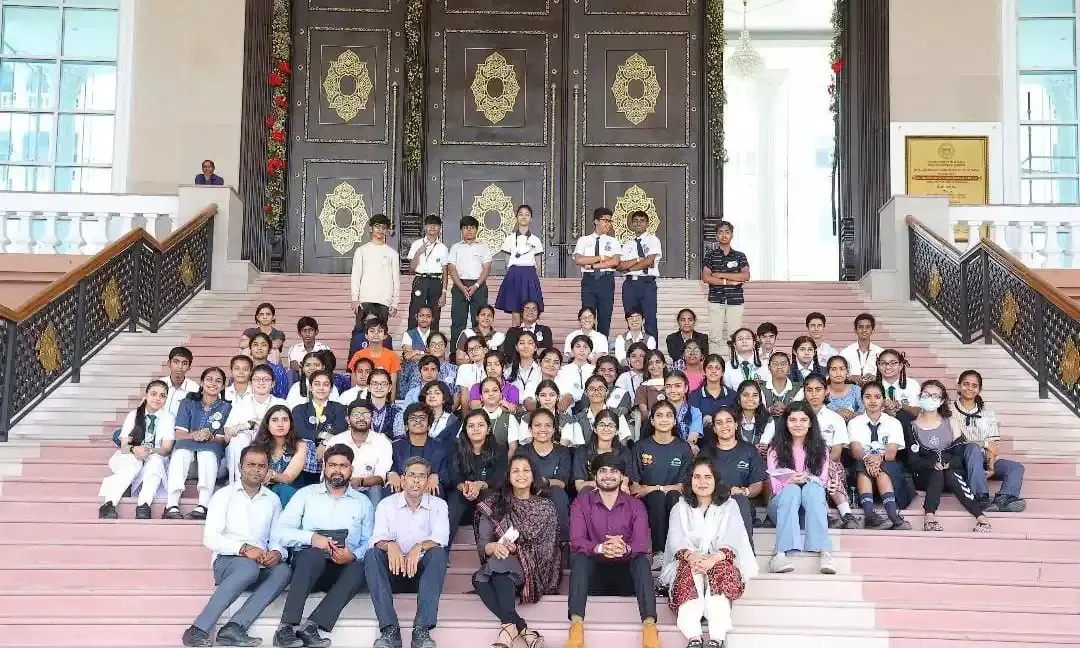 40 school ‘constituencies’ visit Telangana Secretariat