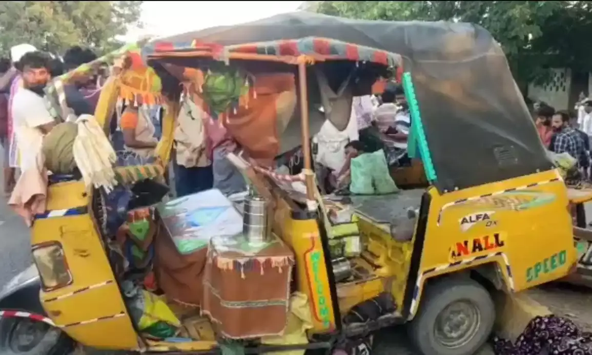 Six labourers die in road accident at Palnadu