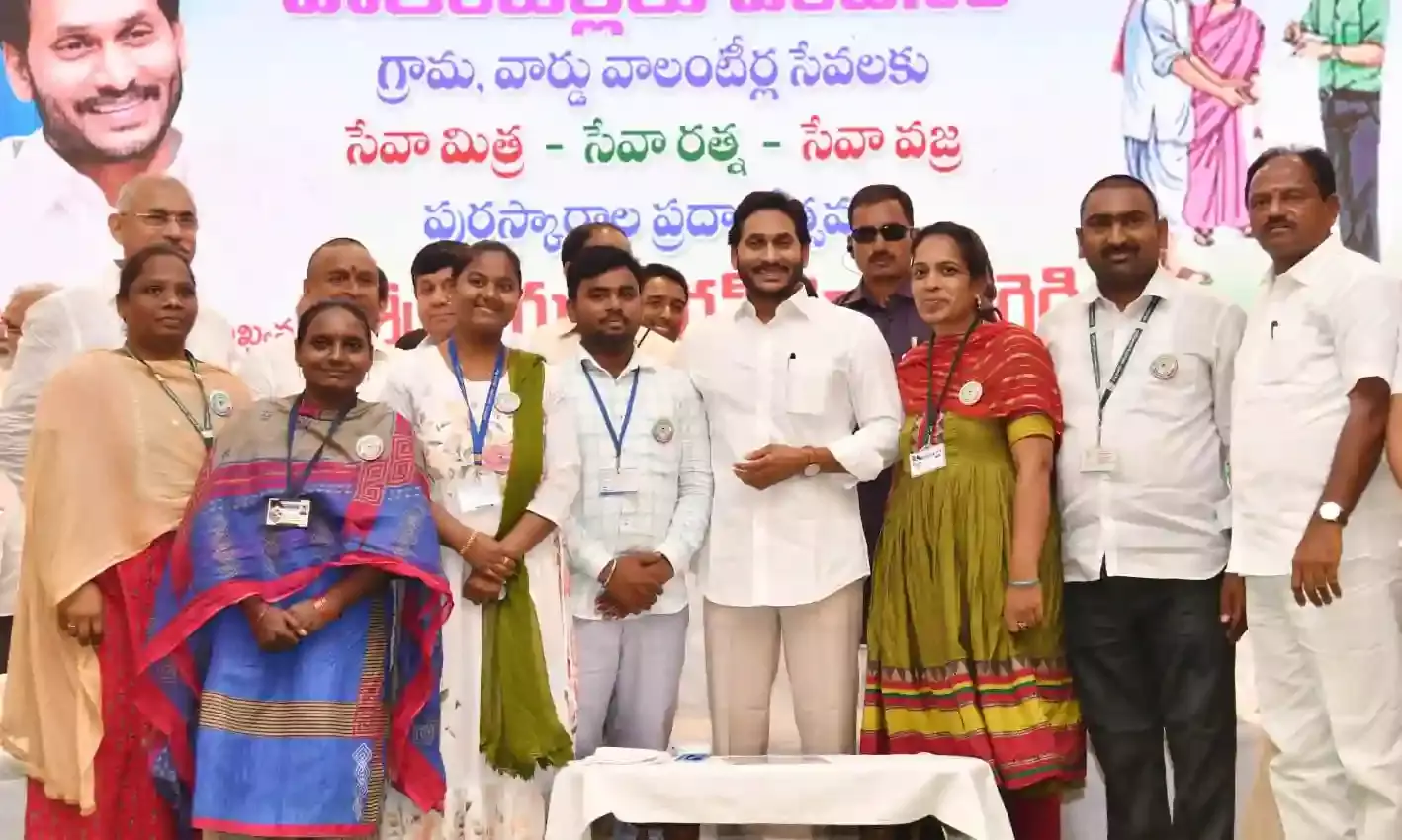 Jagan Mohan Reddy felicitating the Volunteers