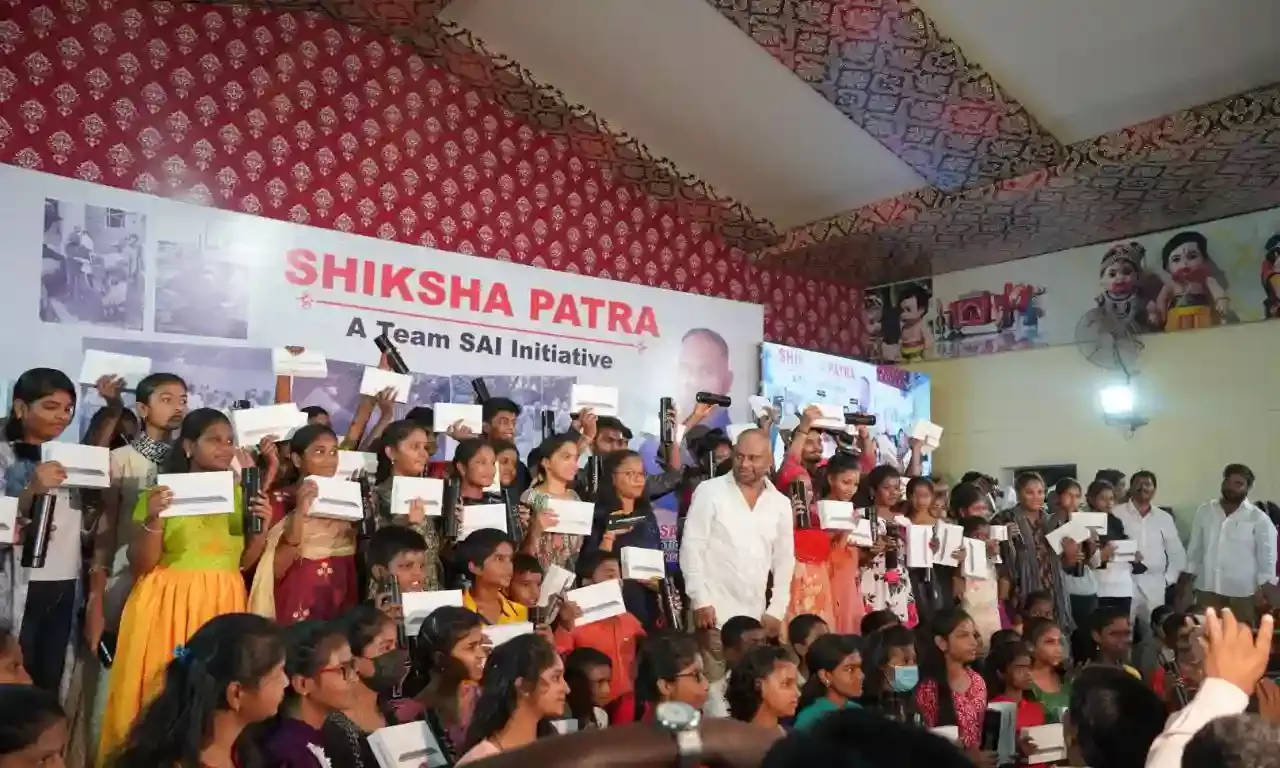 Team SAI initiative distributes 325 Tabs among underprivileged students in Hyderabad