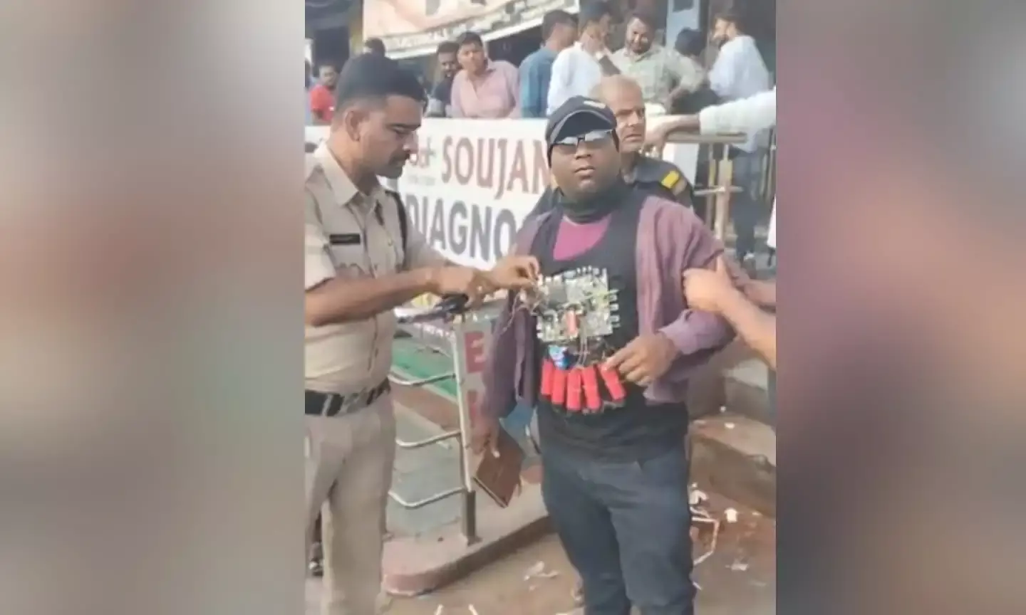 Man armed with ‘explosive device’ tries to rob Jeedimetla bank; threat turns to be fake