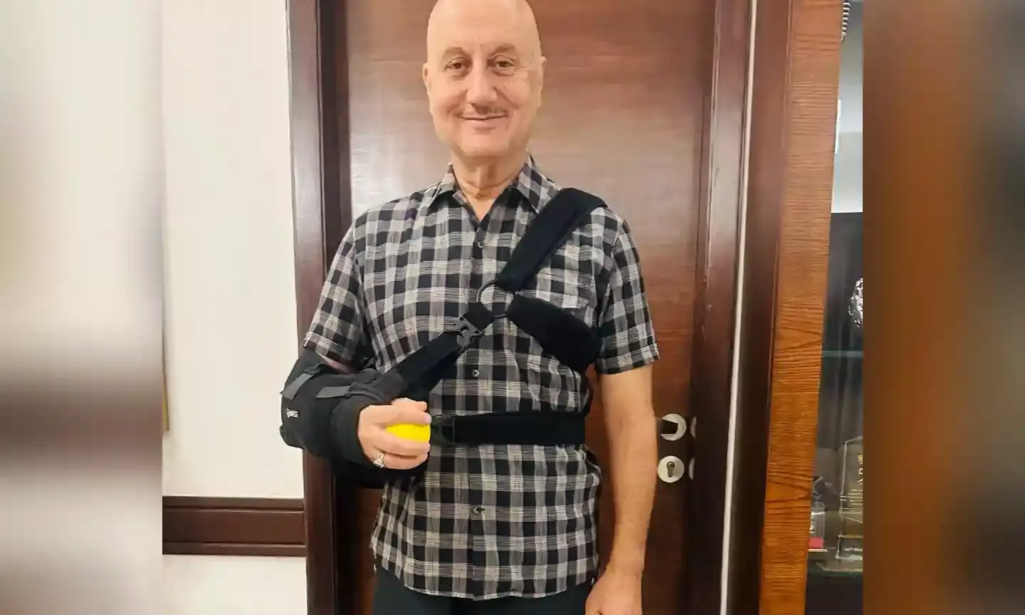 Anupam Kher suffers hairine fractures during shooting Vijay 69.