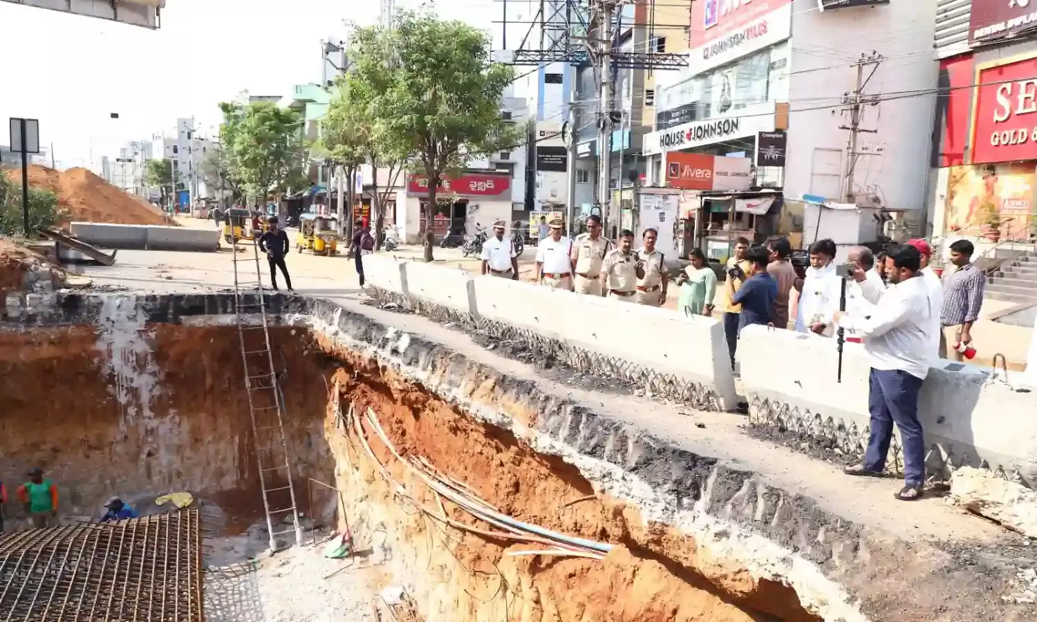 Ground Report: Traffic diversions implemented to alleviate congestion in Gachibowli-Kondapur area