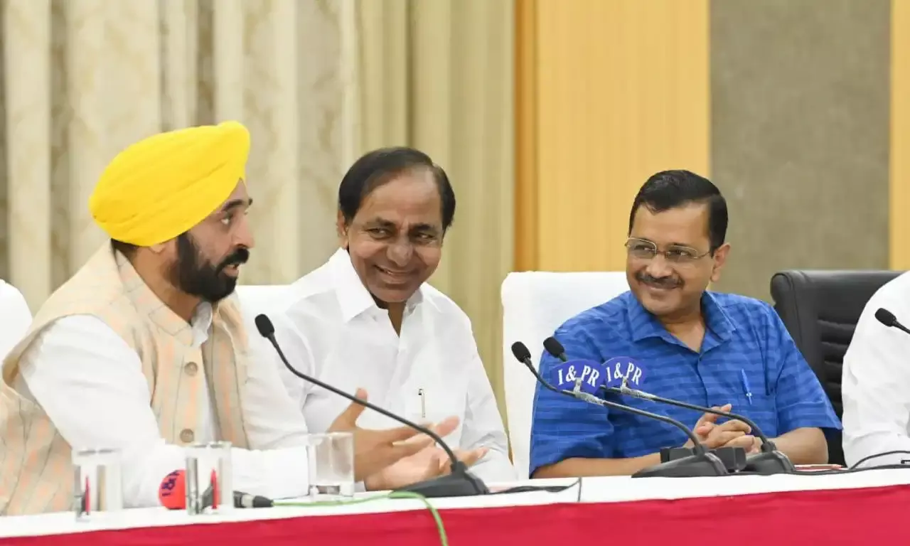 Bhagwant Singh Mann and KCR back Kejriwal on Delhi ordinance row, to miss Parliament inauguration.