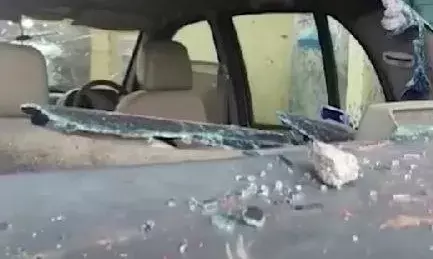 Maharashtra: Two injured, vehicles damaged in protests for Aurangzeb poster.