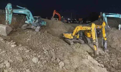 MP: Girl pulled out from borewell after 52 hours declared dead at hospital.