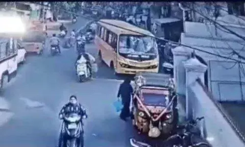 Elderly woman dies in collision with Dilshuknagar school bus, two hospitals refuse to admit her.