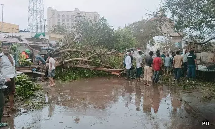 Gujarat: 1,000 villages without power, no loss of human life aftermath of  Cyclone Biparjoy