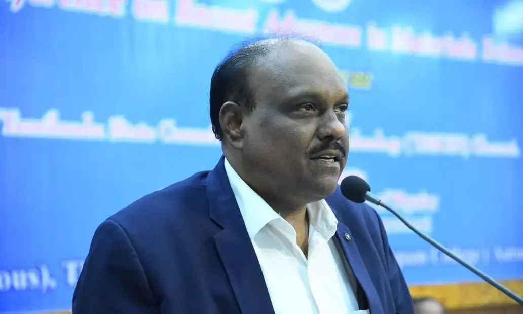 Telangana varsity vice-chancellor Dachepalli Ravinder lands in ACB net for Rs 50k bribe.