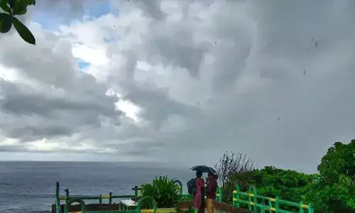 Monsoon advances in Andhra; people to get relief from scorching heat.