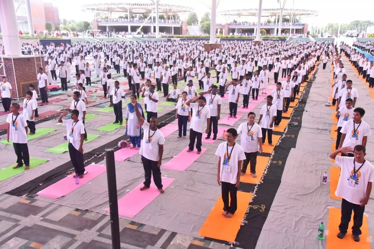 President Droupadi Murmu, Rajnath Singh, Others Celebrate International Yoga  Day