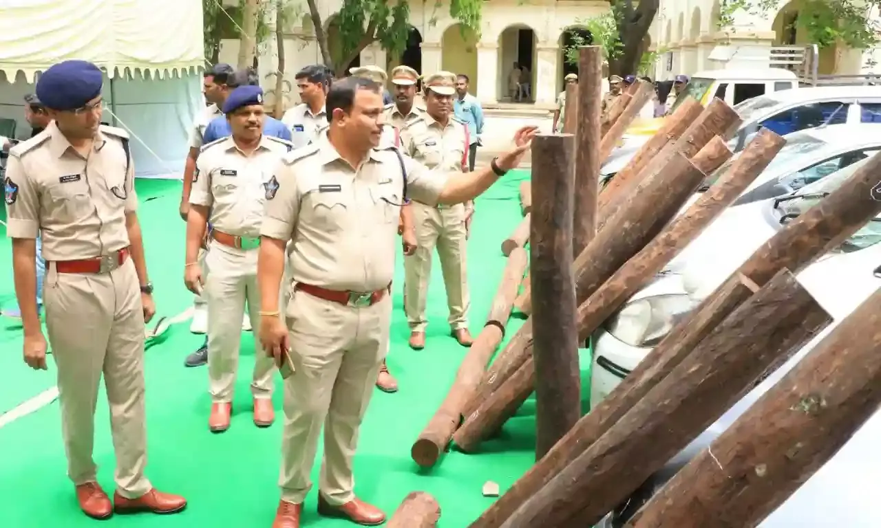 Tirupati cops bust tri-state red sandalwood smuggling gang, Rs 2 Cr worth logs seized.