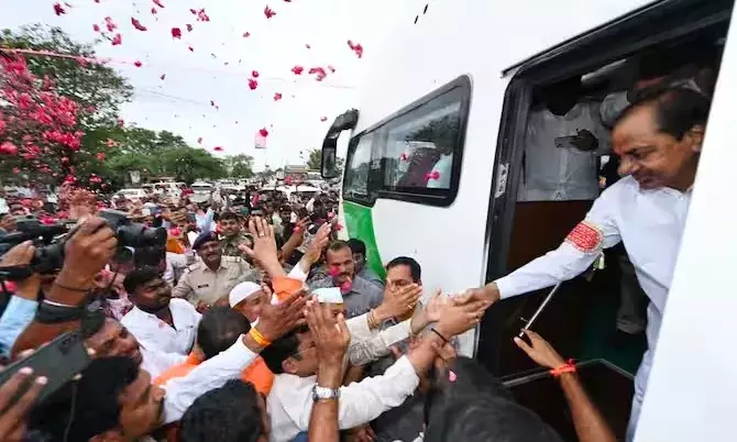 CM KCR drives with 600 vehicles to Solapur, Congress says his intentions not honourable