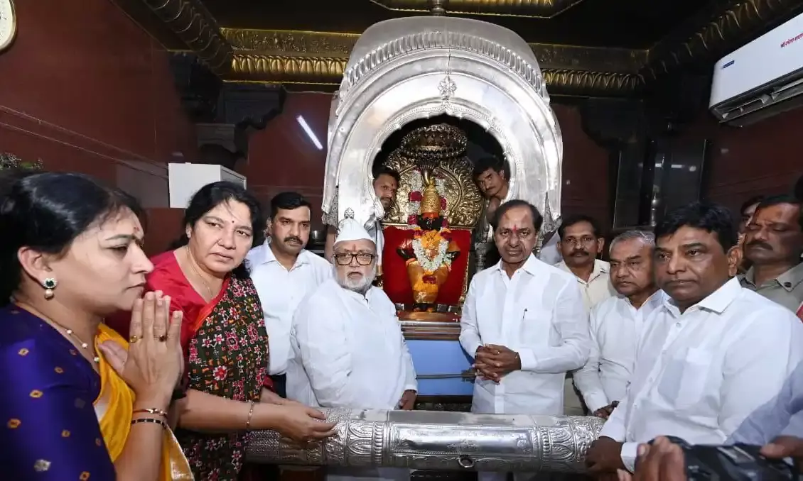BRS Supremo KCR visited Shri Vitthal Rukmini temple in Pandharpur in Solapur District.