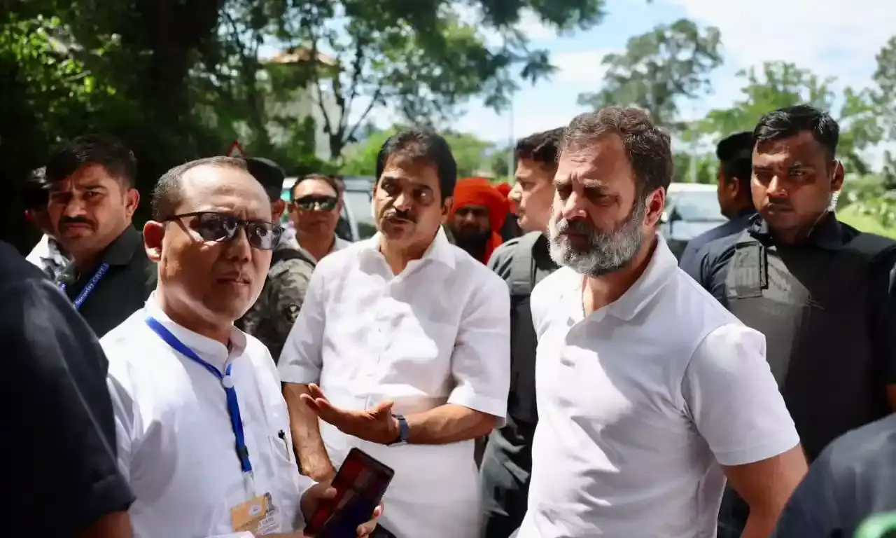 Manipur police stops Rahul Gandhis convoy at Bishnupur.