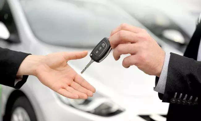 Man held for stealing luxury cars after posing as valet in Hyderabad.