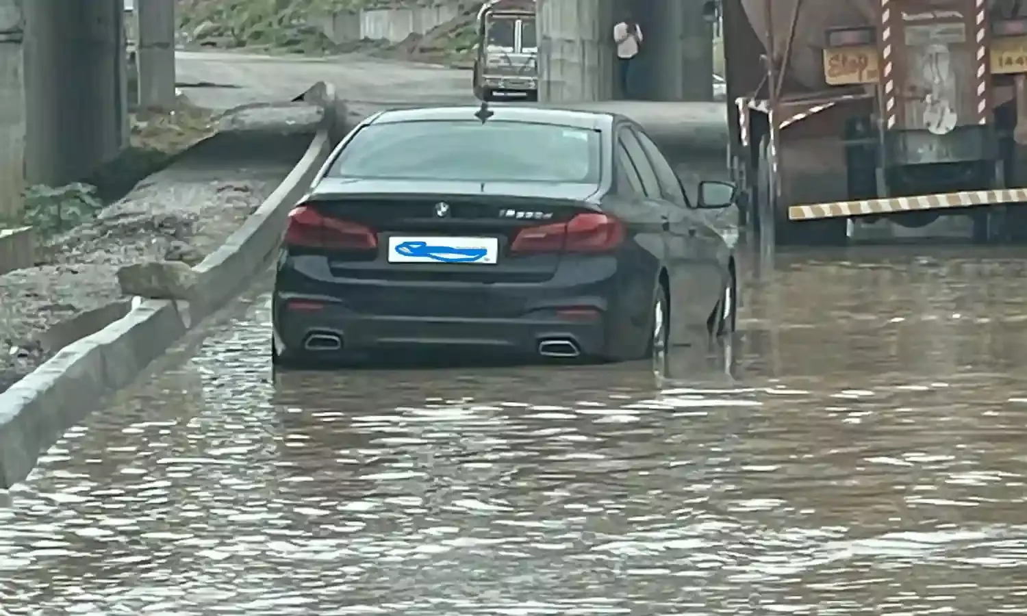 How small error by road engineering team cost traveler Rs 40 lakh on ORR service road in Kokapet