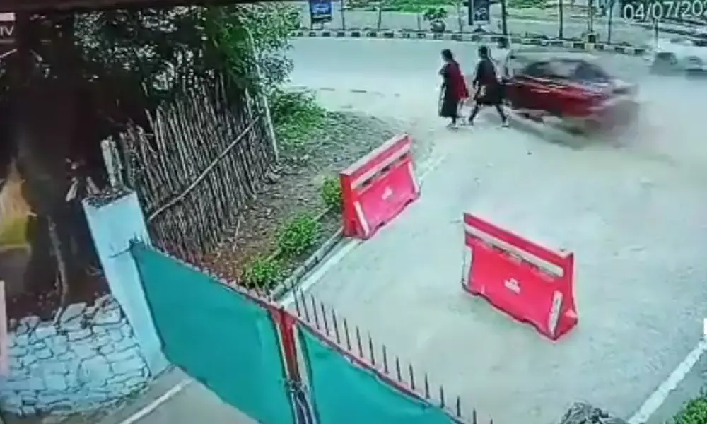 Video: How mother-daughter were killed after speeding car hits pedestrians in Narsingi