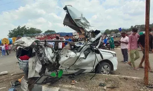 Maharashtra: 10 people killed, 20 injured after container truck hits four vehicles
