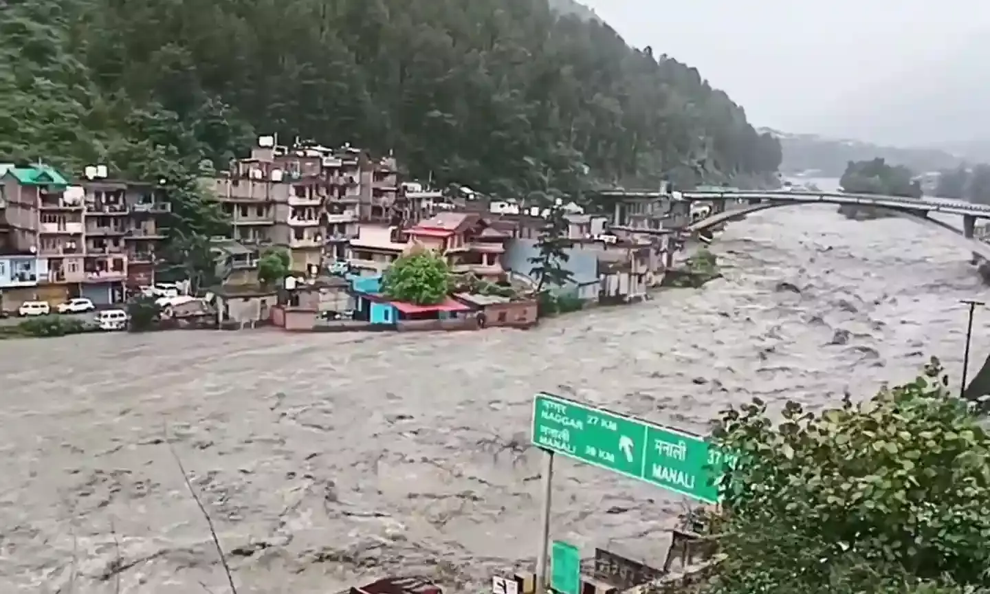 Uttarakhand: Hyderabad residents among 3 killed landslide near Ganga flash floods wreak havoc.