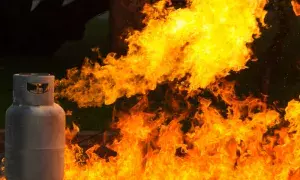 7 hurt in fire at Domalaguda after leak from illegal gas cylinder triggered fire in Hyderabad.