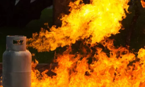 7 hurt in fire at Domalaguda after leak from illegal gas cylinder triggered fire in Hyderabad.