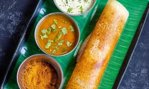 From edible Gold Dosa to Paper Kothmeer Dosa, try these dosas at Hyderabad’s best breakfast spots.