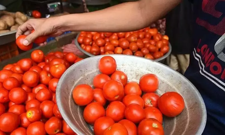 Centre pitches to sell tomatoes at Rs 80 per kg; some farmers become rich, some fall victim