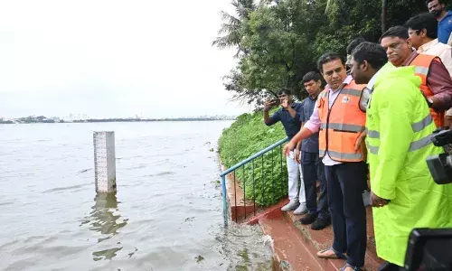 Rise in Musi River keeps low-lying areas on edge; 2 Osman Sagar gates lifted