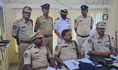 Visakhapatnam: Fake navy commander cheats youth of Rs 35 lakh promising them jobs; held