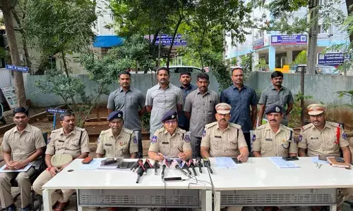 Uppal cops arrest 2 for conning people as āassistant district judge