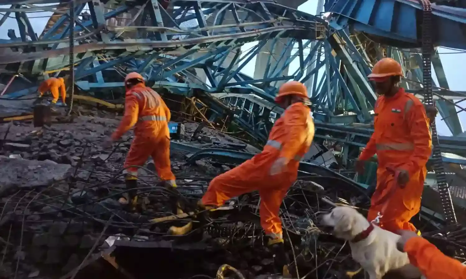 Maharashtra:16 workers killed as crane falls on bridge slab during Samruddhi Expressway construction