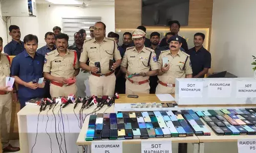 Mobile theft racket: Madhapur police arrest one person, 564 smartphones recovered
