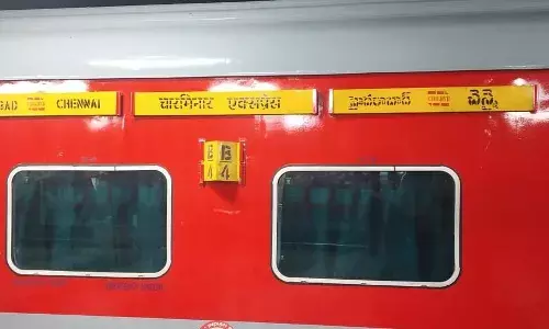 Ongole: Robbers storm Hyderabad Express, decamp with passengersā gold