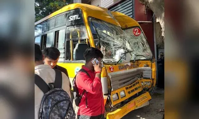 Ramkote: GHMC sweeper killed, 4 students injured after AIMS minibus rams into tree